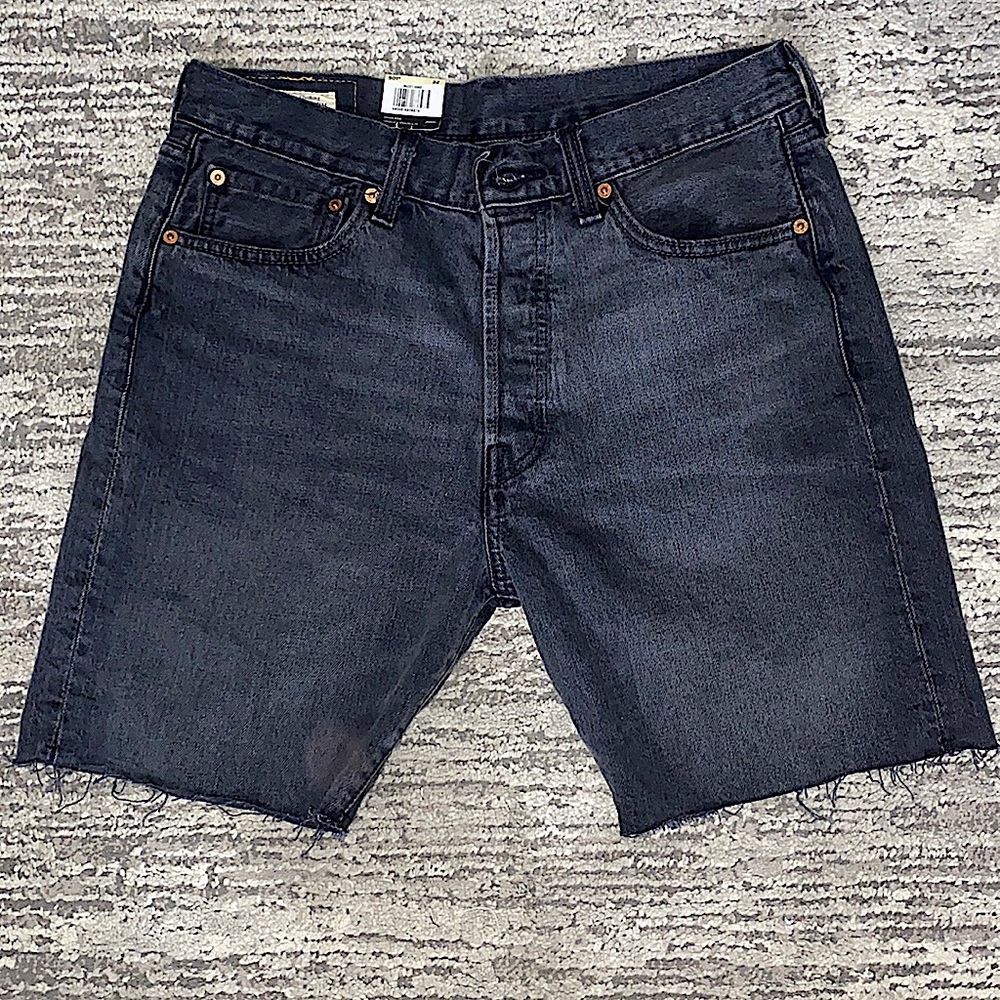 NWT MENS LEVI 501 SHORT